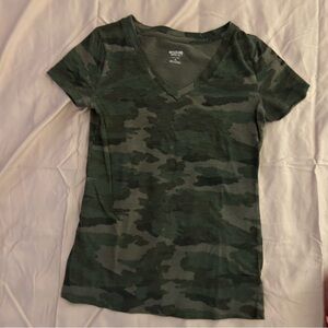 Camo shirt v neck xs
